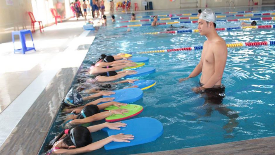 Tư vấn: Trẻ em học bơi từ mấy tuổi?