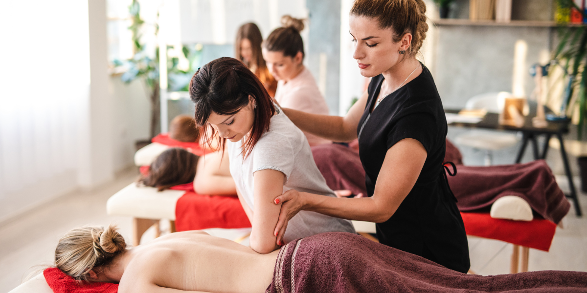 Học Massage ở đâu uy tín? Top 10 trung tâm dạy Massage tại TPHCM